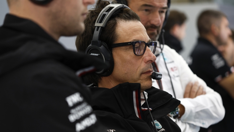 Formula 1: Ο Βολφ παραδέχεται «αμήχανες» συζητήσεις με τον Χάμιλτον για νέο συμβόλαιο