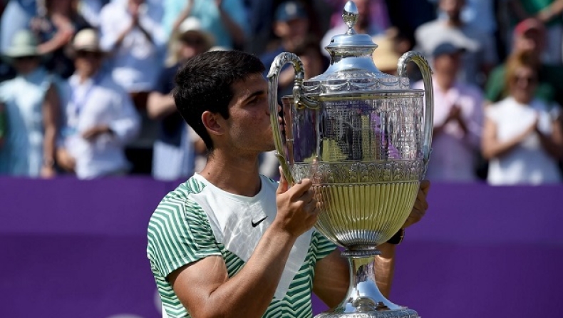 Ο Κάρλος Αλκαράθ κατέκτησε τον τίτλο στο Queen's Championships του Λονδίνου