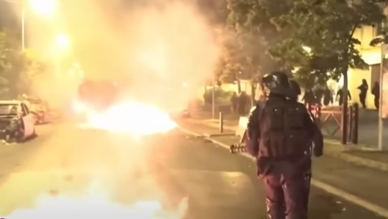Άλλη μια νύχτα επεισοδίων στη Γαλλία: Nεκρός ένας άνδρας, 45.000 αστυνομικοί, τεθωρακισμένα άρματα στους δρόμους (vid)