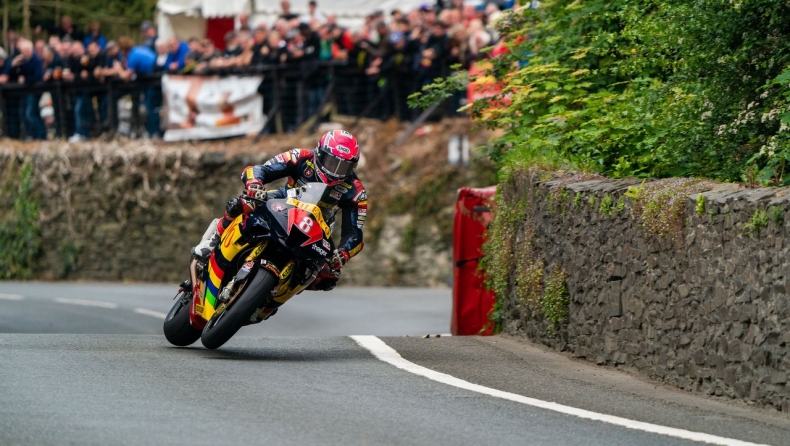 Αυτό το onboard από το TT Isle of Man θα σας κόψει την ανάσα (vid)