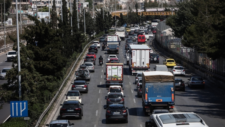 Κυκλοφοριακό κομφούζιο στους δρόμους της Αθήνας: Δεν λειτουργούν τα φανάρια σε Κηφισίας και Μεσογείων