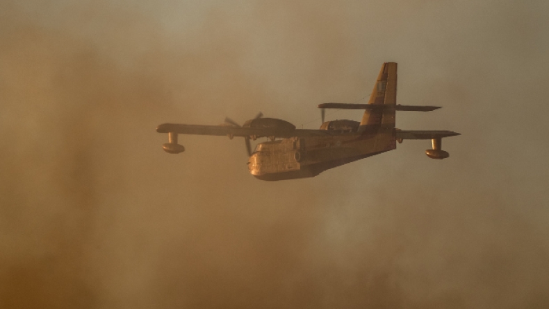 Έπεσε Canadair που ήταν στη φωτιά στην Κάρυστο