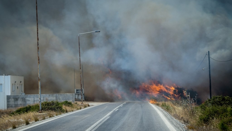 Πύρινη κόλαση χωρίς τέλος στη Ρόδο: Μάχη σε Μαλώνα και Μάσσαρι