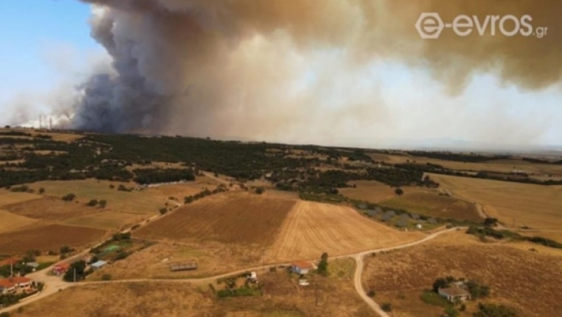 Κάηκαν σπίτια και αυτοκίνητα στην Αλεξανδρούπολη: «Δεν έχω ξαναδεί τόσο μεγάλο μέτωπο» (vid)