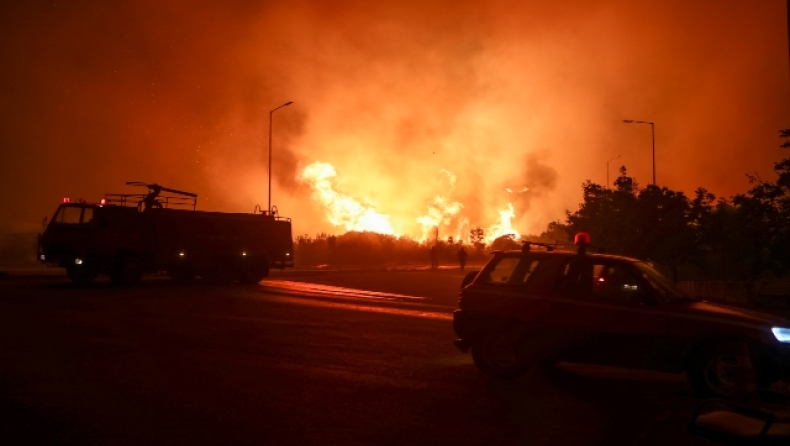 Φωτιά στη Ροδόπη: Αδιάκοπη μάχη των πυροσβεστών σε δύο μέτωπα (vid)