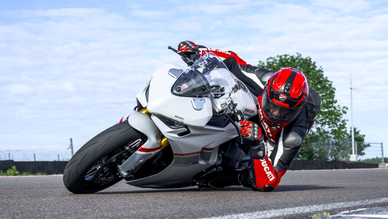 Επιστρέφει στα sport touring η Ducati; (vid)