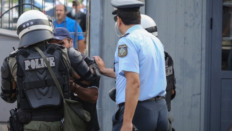 Αθώοι οι τρεις οπαδοί ΠΑΟΚ που είχαν συλληφθεί έξω από την Τούμπα: «Το σουγιά τον είχα ξεχάσει στο τσαντάκι από τις διακοπές» 