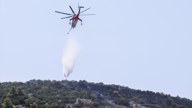 Υπό μερικό έλεγχο οι πυρκαγιές σε Βάρη, Βούλα, Κορωπί, Γραμματικό Αττικής και στη Καμπιά Χίου