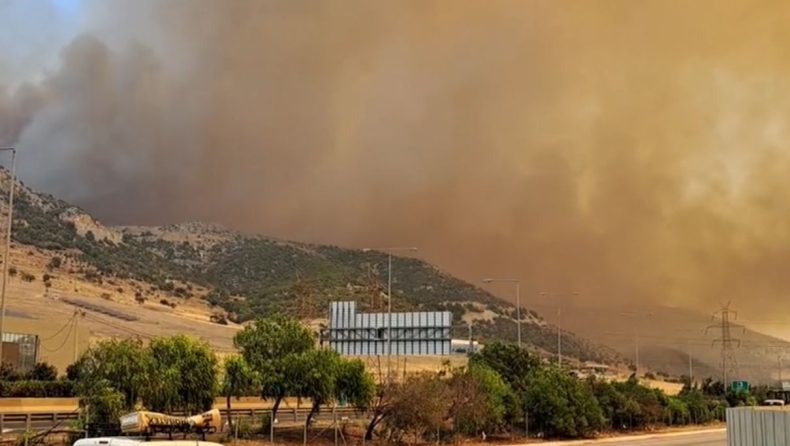 Φωτιά στη Φυλή: 50 άτομα εγκλωβισμένα στη Μονή Κλειστών (vid)