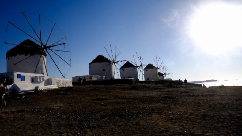 Καταγγελία Βρετανίδας για αδιανόητη αισχροκέρδεια στη Μύκονο: «Φρικτή εμπειρία, πάθαμε σοκ με τον λογαριασμό»