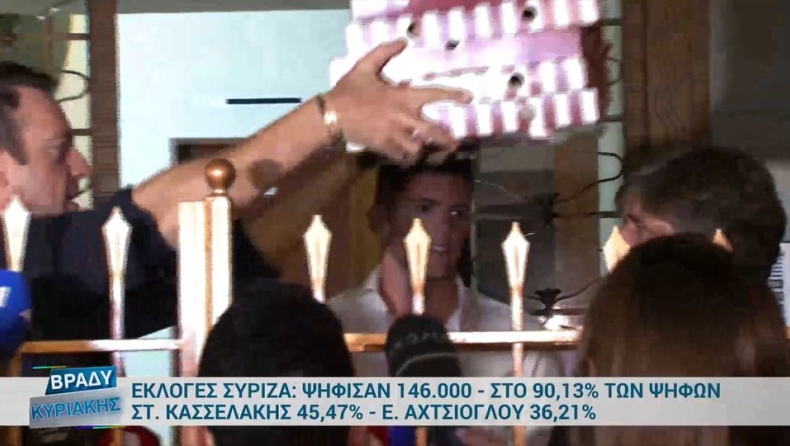 Ο Κασσελάκης παρήγγειλε πίτσες για τους συνεργάτες του, αλλά ο ντελιβεράς δεν τον αναγνώρισε (vid)