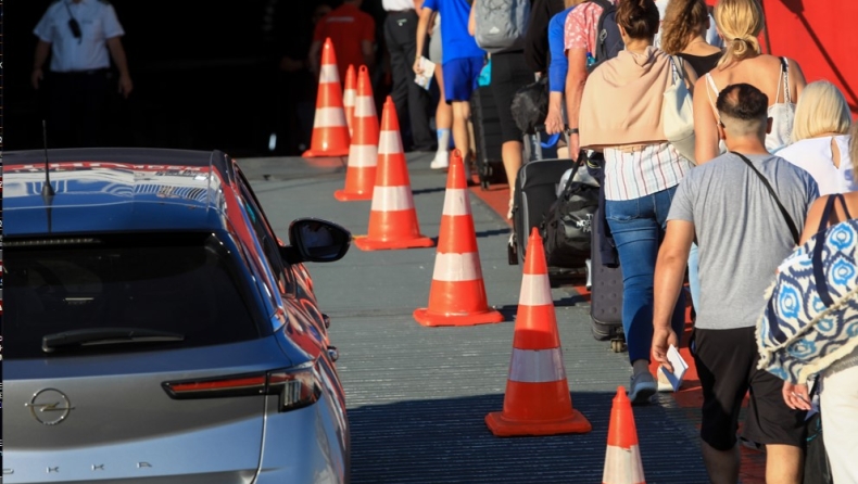 Ηγουμενίτσα: Τροχαίο μέσα σε πλοίο, τραυμάτισε 48χρονη και χτύπησε πέντε αυτοκίνητα