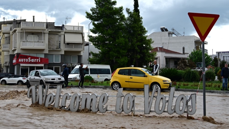 Συνεχίζονται τα καιρικά φαινόμενα Βόλο, χωρίς νερό η πόλη: Ανυπολόγιστες καταστροφές στο Πήλιο, τέσσερις αγνοούμενοι (vid)