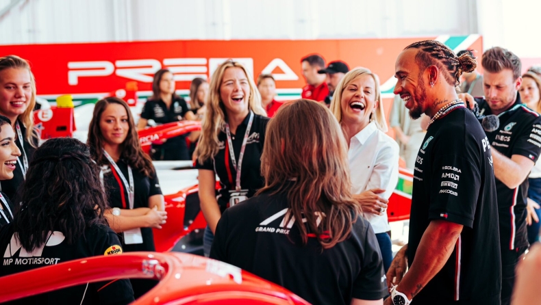 F1 Academy - Βολφ: «Είναι λυπηρό ότι μόνο ο Χάμιλτον νοιάζεται για τις γυναίκες οδηγούς»