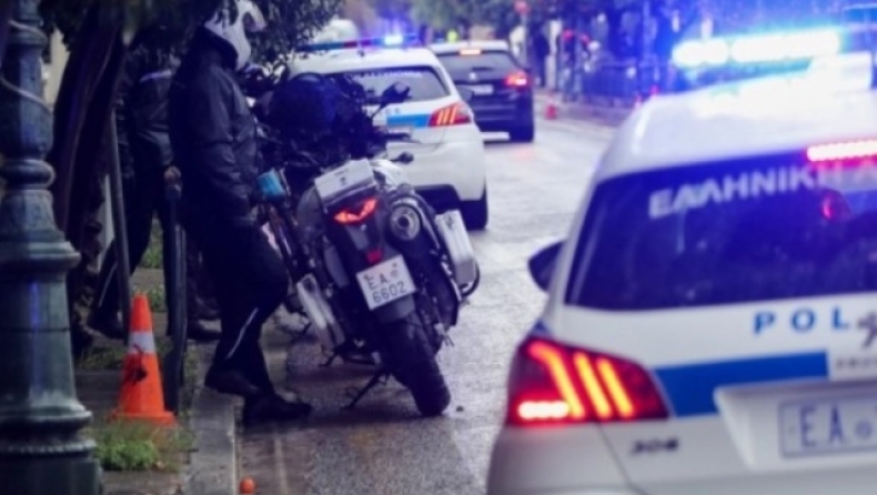 Αχαΐα: Αστυνομικοί πέρασαν χειροπέδες σε 50χρονο που κουβαλούσε 70 κιλά χασίς στο αυτοκίνητο του