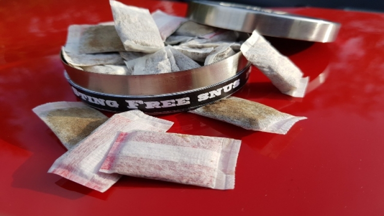 Τι είναι τα snus νικοτίνης που φέρονται να χρησιμοποίησαν οι μαθητές στο Ηράκλειο: Πώς οδηγούν σε εξάρτηση (vid)