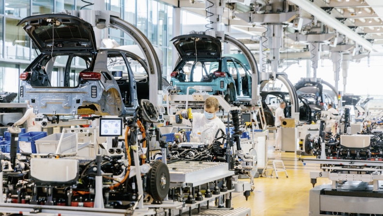 Volkswagen: Μειώνει βάρδιες λόγω χαμηλής ζήτησης ηλεκτρικών οχημάτων