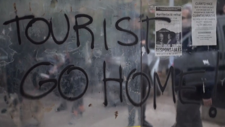 «Φτύνουμε στην μπύρα σας»: Οι προορισμοί που διώχνουν τους τουρίστες, ανάμεσα τους και η Αθήνα 