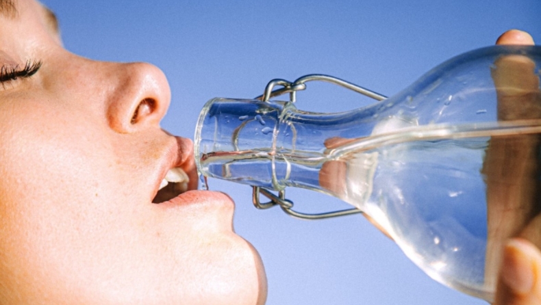 Επτά καλοί λόγοι για να πίνεις ακόμα περισσότερο νερό τον χειμώνα