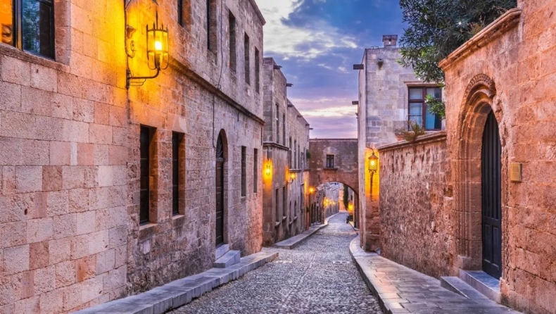 Οι 10 καλύτεροι ευρωπαϊκοί προορισμοί για να ταξιδέψεις μόνος - Στην κορυφή ένα ελληνικό νησί