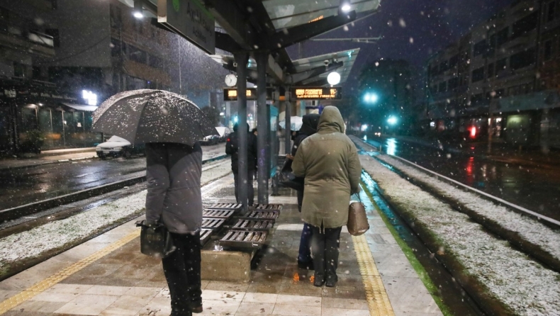 Σε εξέλιξη το κύμα κακοκαιρίας: Χαμηλές θερμοκρασίες, ισχυρός παγετός και χιόνια σε αρκετές περιοχές (vid)