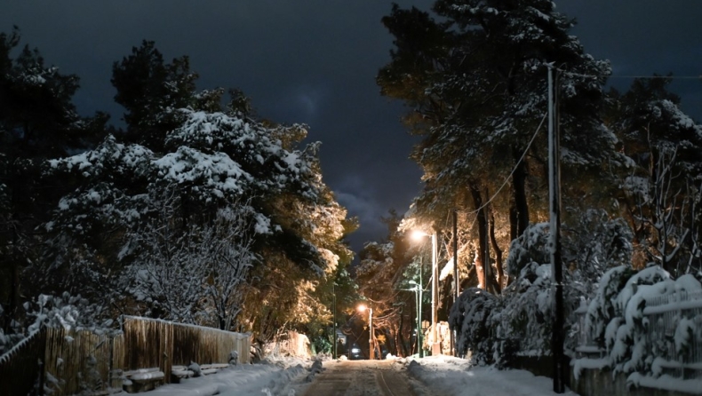 Συνεχίζεται η κακοκαιρία με χιόνια, κρύο και θυελλώδεις ανέμους: Απαγορευτικό απόπλου  στα περισσότερα λιμάνια της χώρας (vid)