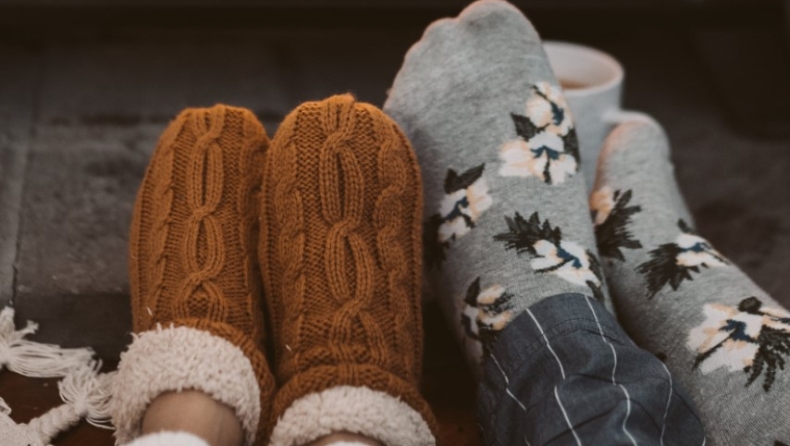 5 λόγοι για να μην κοιμάσαι με κάλτσες το βράδυ σε περίπτωση που το κάνεις