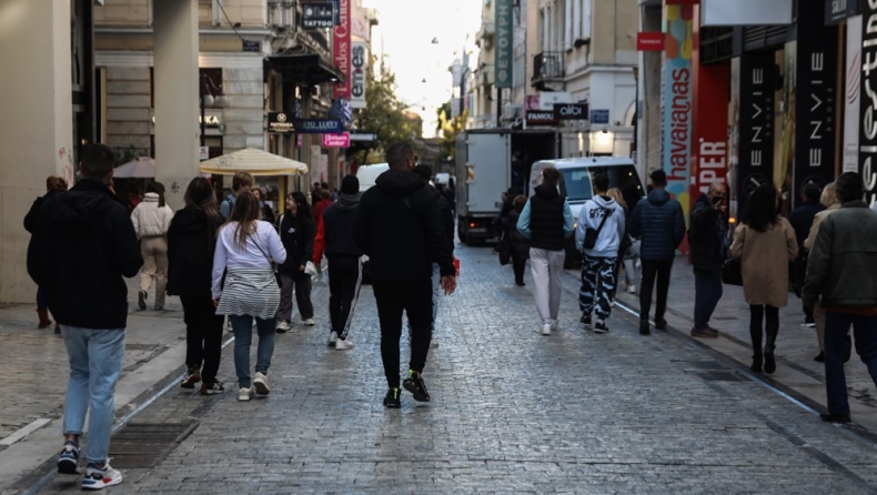 Τα πρώτα λόγια της 22χρονης που δέχτηκε τις μαχαιριές του στην Ερμού: «Ο δράστης είναι στη φυλακή;» (vid)