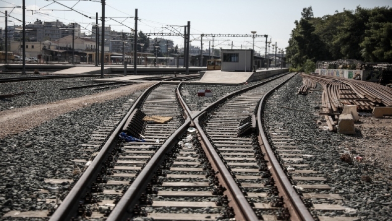 ΟΣΕ για παρ’ ολίγον σύγκρουση τρένων στο ΣΚΑ: «Έγινε παραβίαση σηματοδότη»