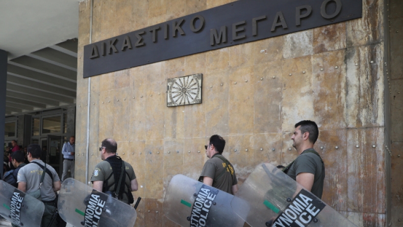 Ξεκίνησε η δίκη για επεισόδιο σε ματς των ακαδημιών του Ολυμπιακού Θ.: Κατηγορούμενος έχει καταδικαστεί για την δολοφονία του Άλκη