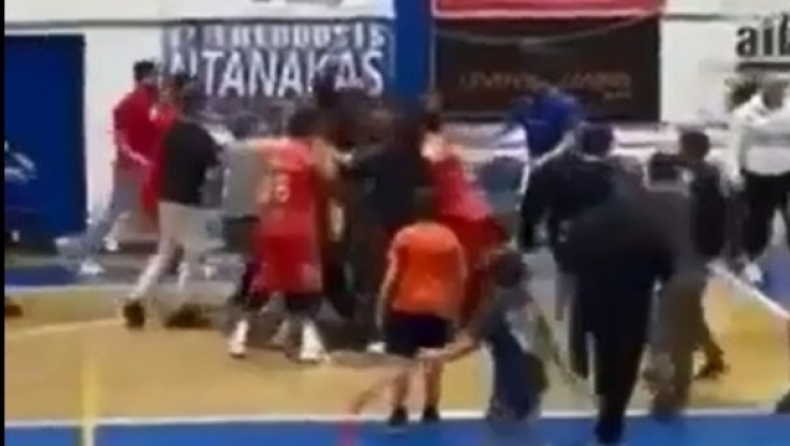 Αδιανόητο ξύλο σε ματς τοπικού στο Ναύπλιο (vid)