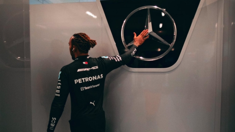 F1 - Χάμιλτον: «Η αφοσίωση μου στην Mercedes δεν έχει αλλάξει, θέλω να "σκοτώσω" όλες τις άλλες ομάδες»