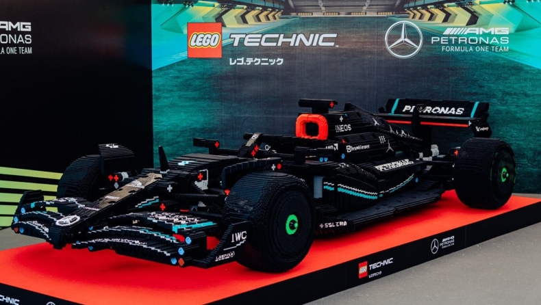 F1 - Το μονοθέσιο της Mercedes με 193.000 τουβλάκια Lego (vid)