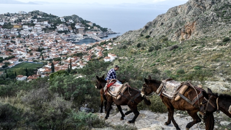 Το ελληνικό νησί που λέει «όχι» στα αυτοκίνητα: «Εδώ ο χρόνος σταματά» (vid) 