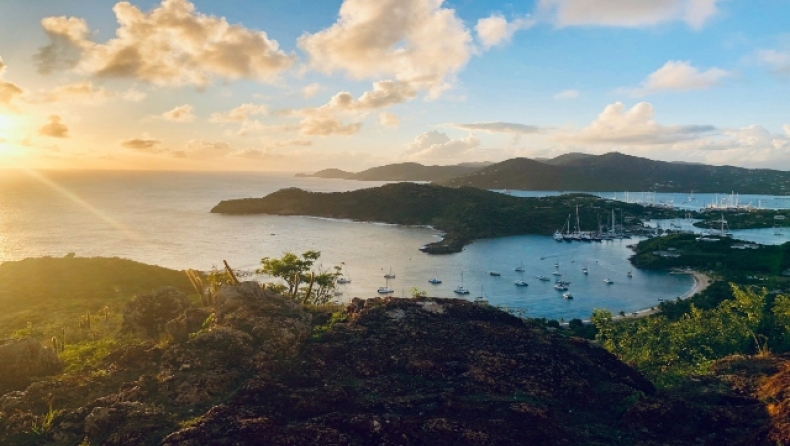 Το μικρό νησί στην Καραϊβική που βγάζει εκατομμύρια χρησιμοποιώντας την τεχνητή νοημοσύνη 