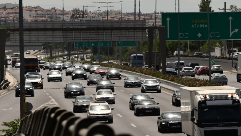 Όπου φύγει-φύγει οι Αθηναίοι για το Πάσχα: 50.000 αυτοκίνητα πέρασαν μόνο από τα διόδια Ελευσίνας