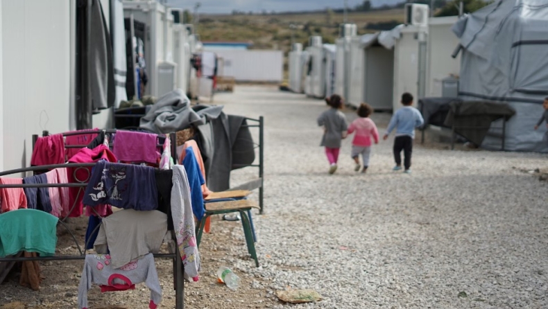 ΕΕ: Η Ευρωπαϊκή Επιτροπή κατηγορείται ότι χρηματοδοτεί την εγκατάλειψη μεταναστών στη Σαχάρα	