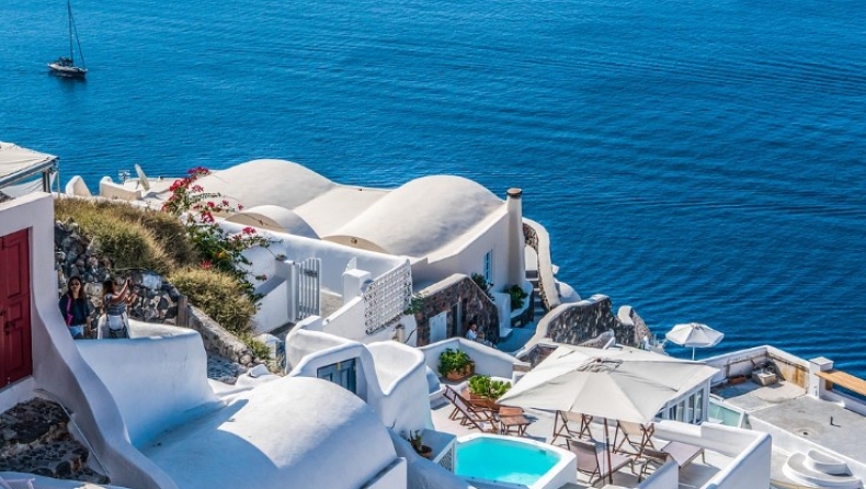 Η Airbnb αποκαλύπτει τις τάσεις των καλοκαιρινών ταξιδιών του 2024: Οι Ολυμπιακοί, το Euro και τι αναζητούν στην Ελλάδα 