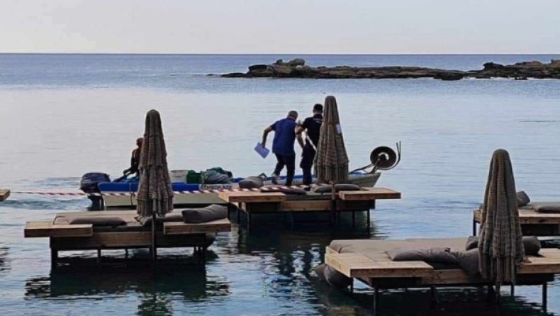 «Λουκέτο» στο beach bar με τις ξαπλώστρες στη θάλασσα: Το «ντου» της ΕΛΑΣ στην παραλία της Αγίας Μαρίνας (vid)