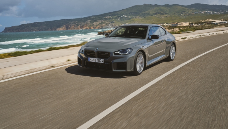 BMW M2: Επιπλέον 20 ίπποι και τεχνολογίες για το ανανεωμένο μοντέλο (vid)