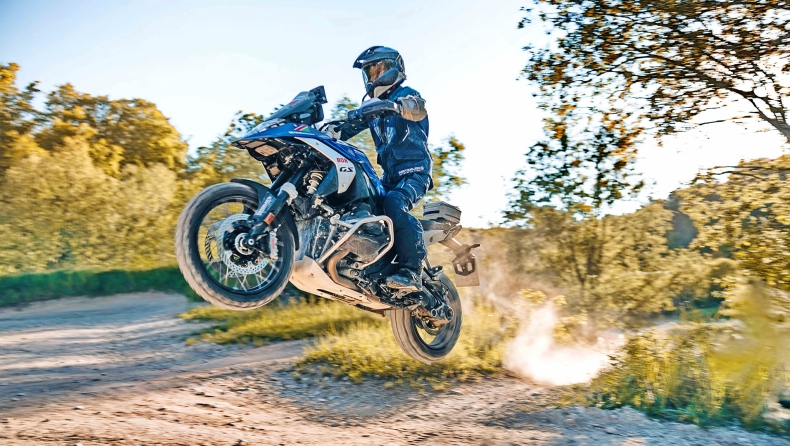 BMW R 1300 GS Trophy Competition & F 900 GS Trophy Marshal (vid)