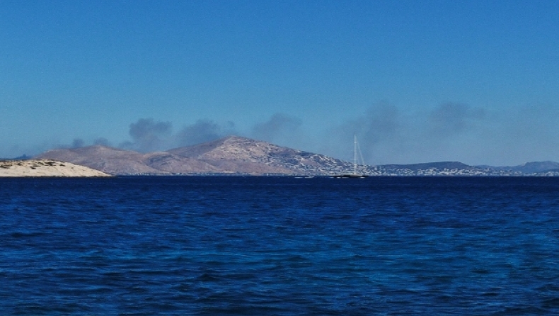 Δορυφορική εικόνα: O καπνός από την φωτιά στην Κερατέα έφτασε στα Αντικύθηρα και πλησιάζει την Κρήτη!
