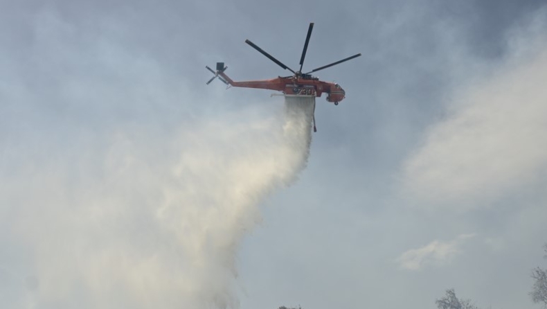 Φωτιά τώρα στη Χίο: Μήνυμα από το 112, επιχειρούν επίγεια και εναέρια μέσα 