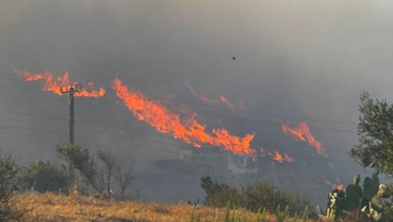 Ανεξέλεγκτη η φωτιά στη Σέριφο: Μόλις τέσσερις πυροσβέστες προσπαθούν για την κατάσβεση 