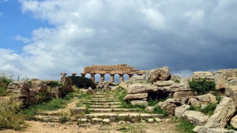 Κύπρος: Ιταλοί αρχαιολόγοι ανακάλυψαν έναν αινιγματικό μονόλιθο στον αρχαιότερο ναό του νησιού