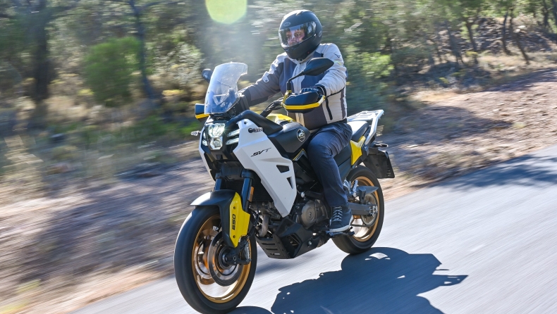 Οδηγήσαμε την QJMotor SVT 650 με τον V2 κινητήρα και την προκλητική τιμή