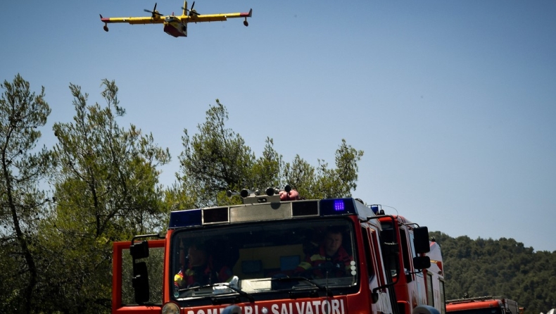 Φωτιά τώρα στη Ρόδο: Κοντά σε σπίτια το μέτωπο