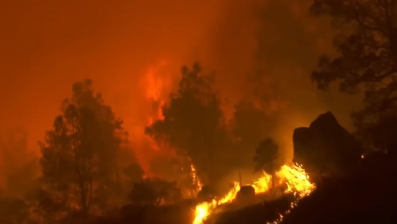 Πύρινη κόλαση η Καλιφόρνια: Χιλιάδες κάτοικοι απομακρύνονται λόγω της ανεξέλεγκτης φωτιάς (vid)