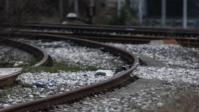 Ο καύσωνας στράβωσε τις σιδηροδρομικές γραμμές στην ισόπεδη διάβαση Κανελλοπούλου στην Πάτρα