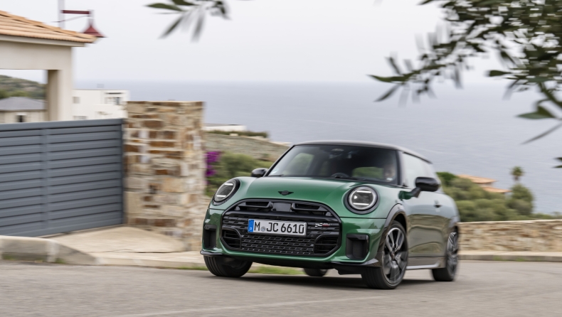 MINI Cooper S σε έκδοση JCW: Τι κερδίζεις σε εμφάνιση και εξοπλισμό